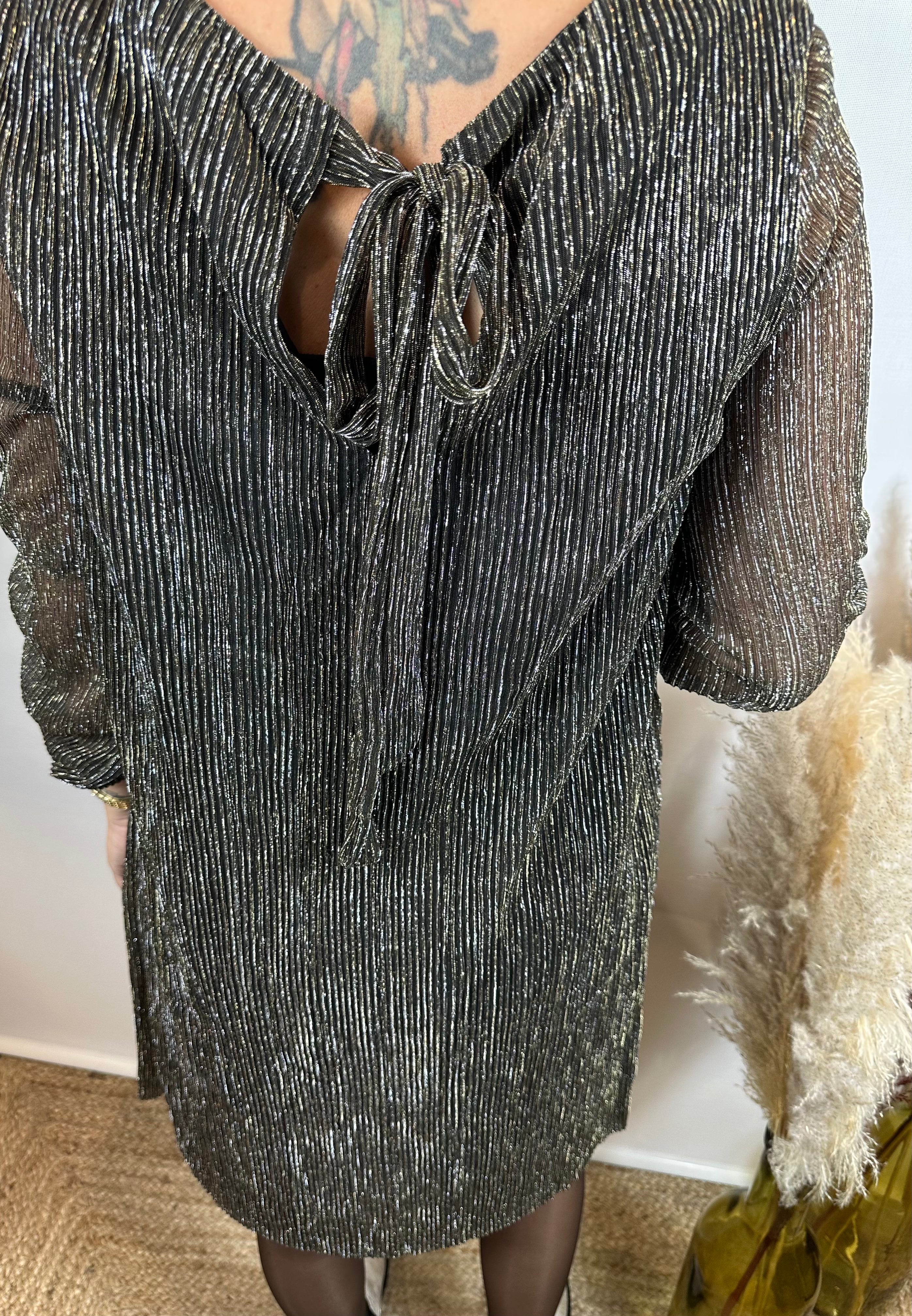 Robe Droite Dorée À Noeud